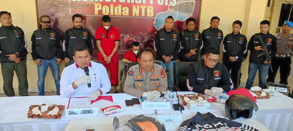 pelaku pecah kaca mobil