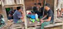 Hangatkan Kebersamaan di Tengah Hujan, Satgas TMMD Ke-128 Kodim 1204/Sanggau Nikmati Bubur Kacang Hijau Bersama Warga
