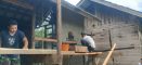 *Satgas TMMD Ke-128 Kodim 1204/Sanggau Lanjutkan Pekerjaan Dinding dan Lantai Rumah Warga*