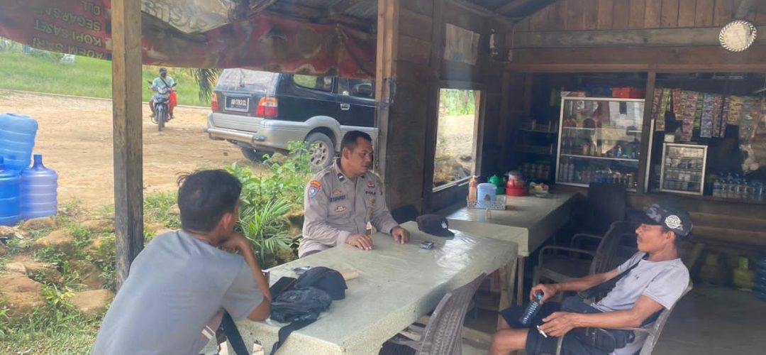“Inovasi Polsek Meranti: Himbauan Kamtibmas Diselipkan dalam Obrolan Santai di Warung”