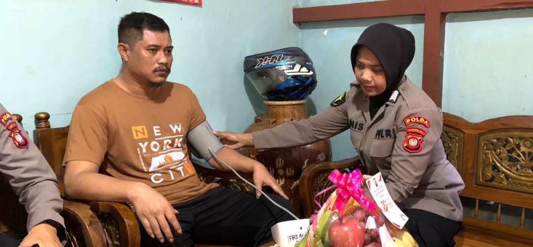 Sambut Hari Bhayangkara ke-80, Polda Kalbar Hadirkan Kepedulian Lewat Anjangsana dan Penyerahan Tali Asih untuk Purnawirawan dan Keluarga Besar Polri