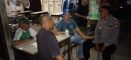 Jaga Kamtibmas Malam Hari, Polisi Sambangi Warga Mandor Sambil Berikan Himbauan Hangat