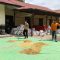 Polres Melawi Pipil Jagung Dukung Program Pemerintah
