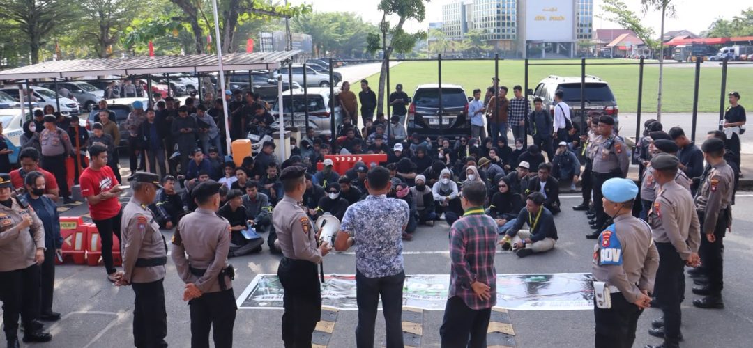 Aksi Damai Mahasiswa di Polda Kalbar Berlangsung Kondusif, Aspirasi Diterima Langsung oleh Kepolisian