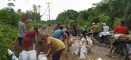 Gotong Royong Warga Angkut Material Rabat Beton, Percepat Pembangunan TMMD Reguler