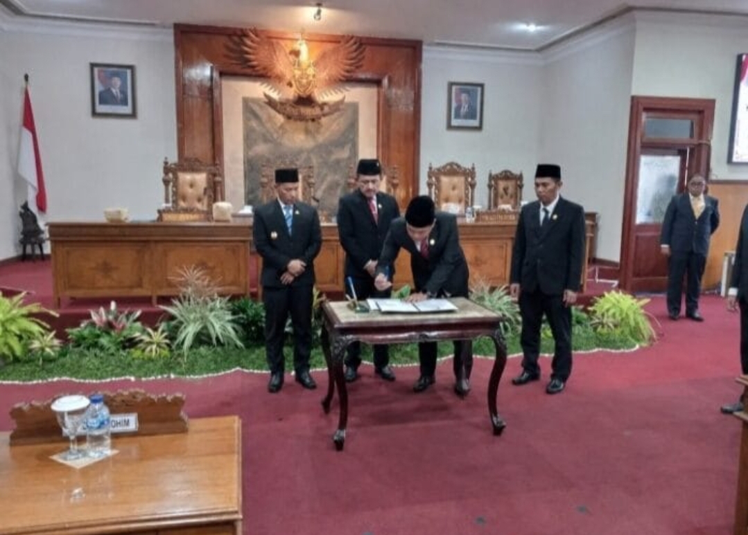 Paripurna DPRD Tulungagung, Plt. Bupati Ahmad Baharudin Sampaikan KUA-PPAS 2027 dan Pertanggungjawaban APBD 2025