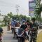 Semarakkan HUT ke-81 RI, Kodam XII/Tpr Bagikan Bendera Merah Putih dan Masker ke Pengguna Jalan