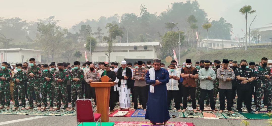 Sinergi Tokoh Agama dan Aparat di PLBN Entikong, Sholat Istisqa Berjalan Khidmat Dipimpin Ustadz Abidinsyah