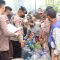 Satbrimob Polda Kalbar Salurkan Air Bersih Layak Minum untuk Warga Terdampak Kemarau dan Karhutla