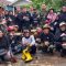 Babinsa dan Warga Kelurahan Jawa Bersihkan Selokan, Wujud Nyata Gotong Royong Jaga Kebersihan Lingkungan.
